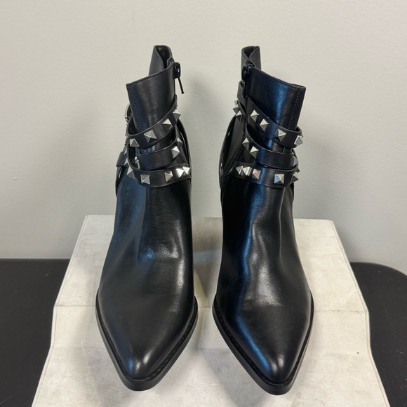 Steve Madden Cala Black leather boots for women, size 7.5
NWOT - Picture 4 of 12